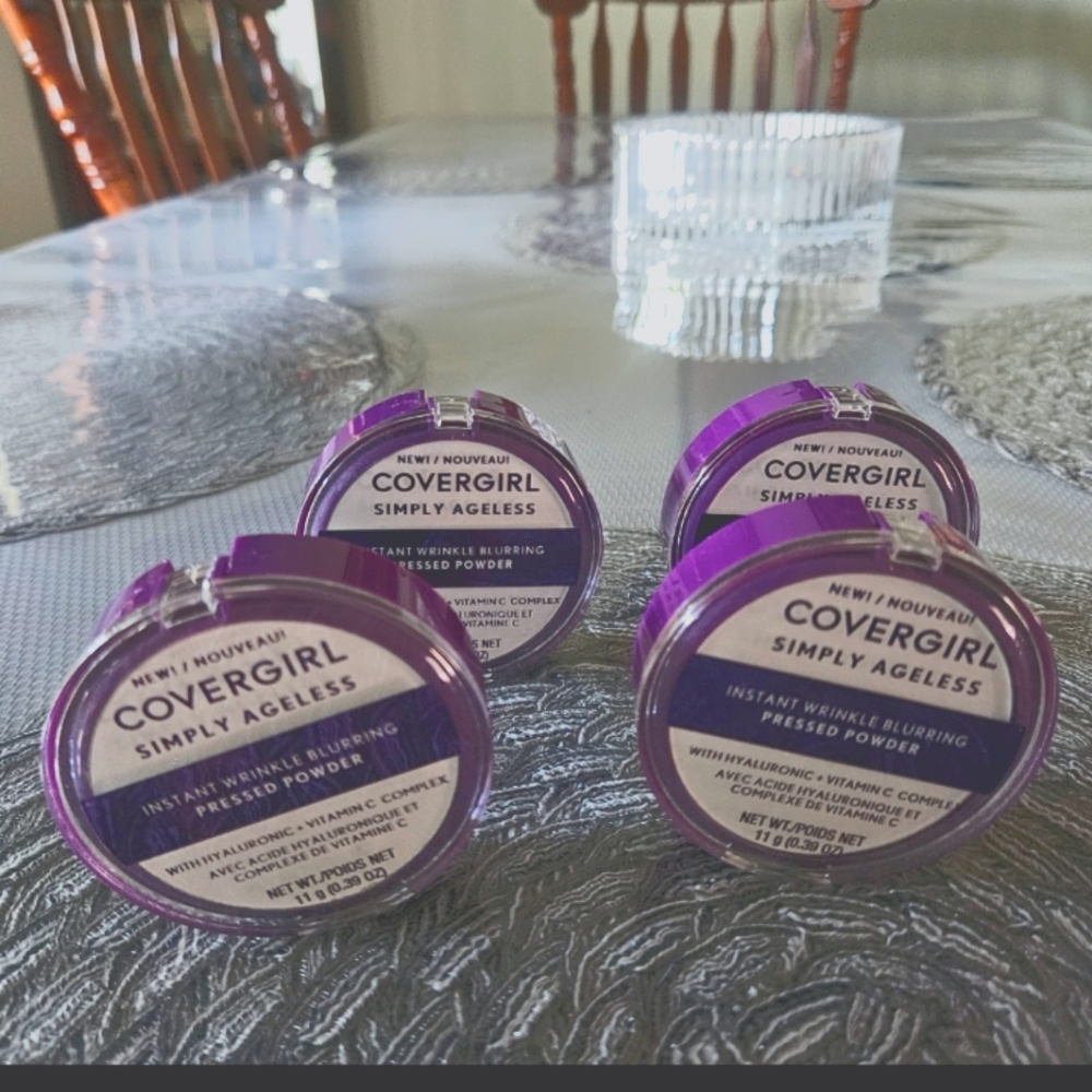 BIG PRICE DROP!! Covergirl Simply Ageless Wrinkle Blurring Powder, Translucent